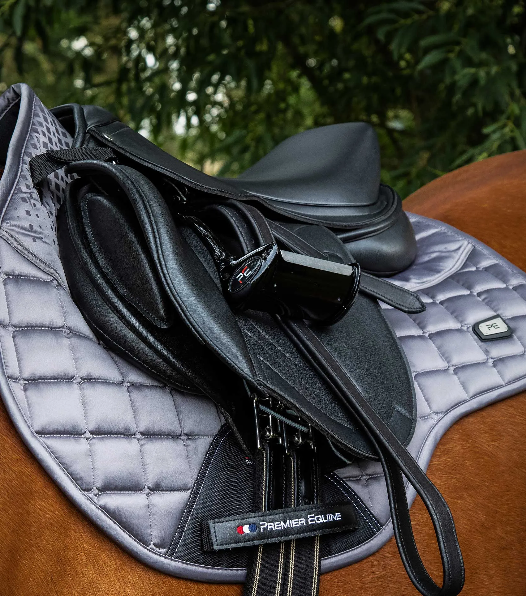 Sautiller Synthetic Close Contact Jump Saddle Black