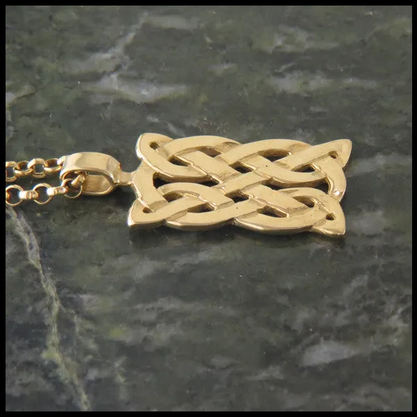 St. Andrew's Knot Pendant in Gold